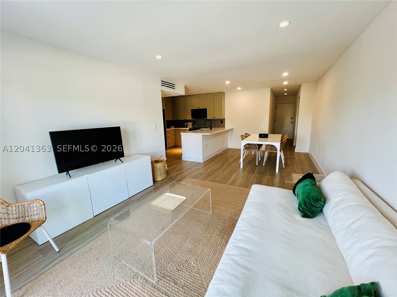 1900 Meridian Ave – photo 3