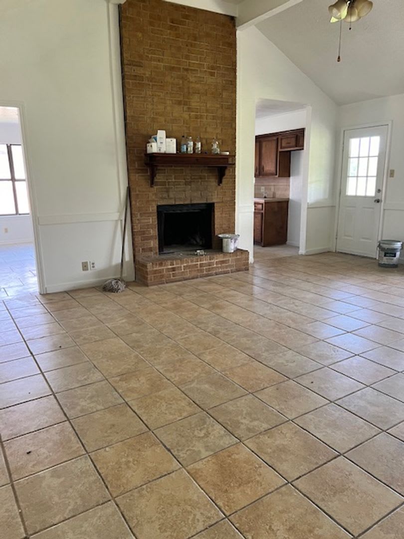 3 bed 2 bath, established neighborhood – photo 2