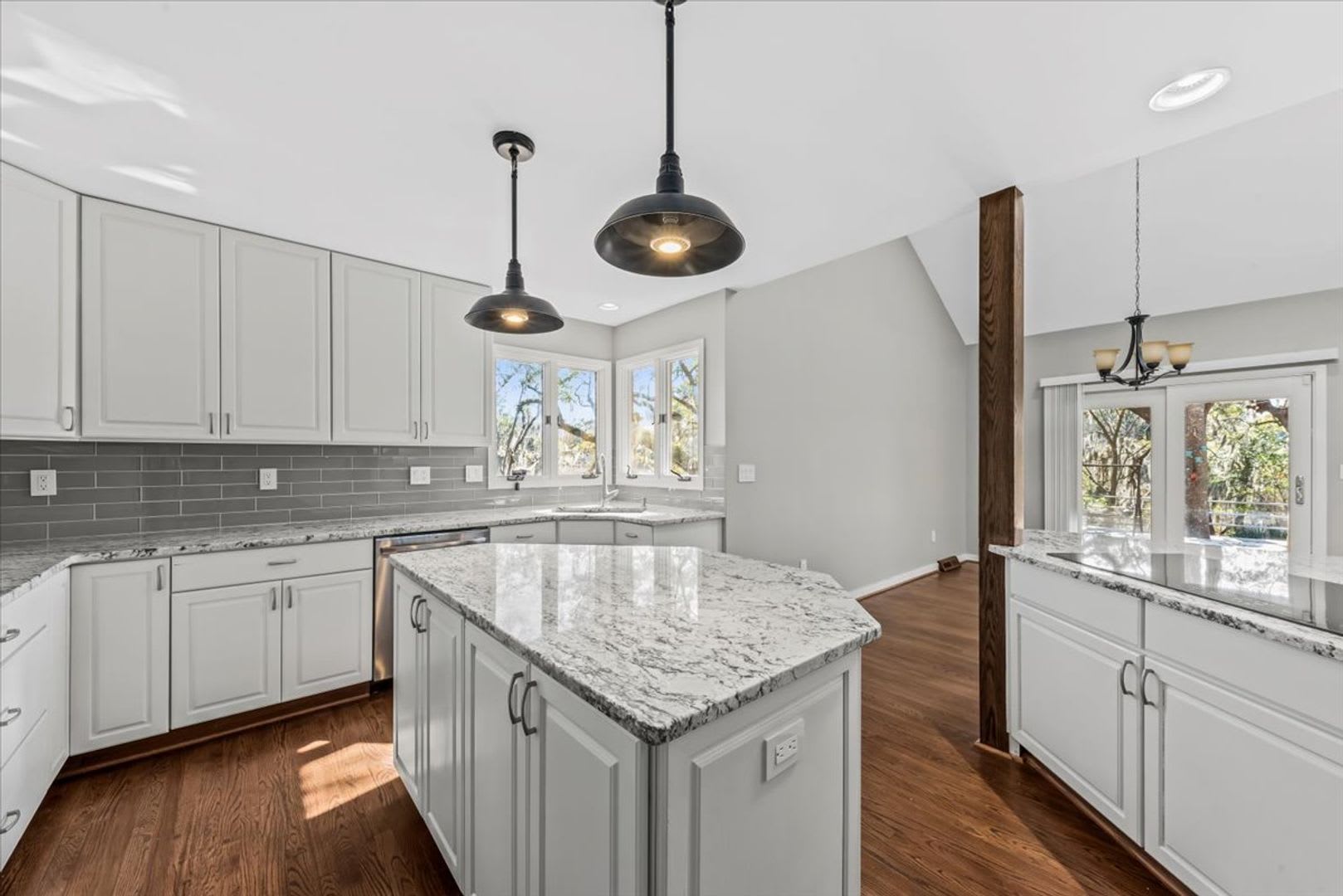 Stunning 3 bedroom, 2.5 bathroom waterfront home available in West Ashley! – photo 5