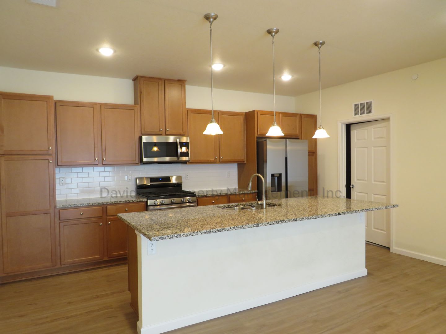 Beautiful Newer 2 Bedroom Condo in Briargate Area – photo 2