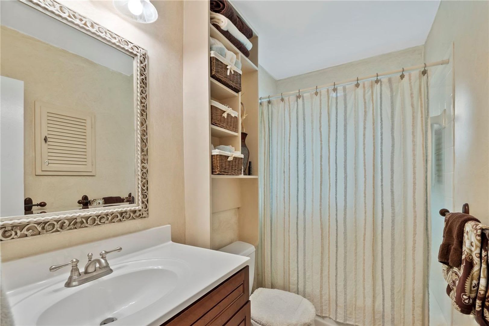 Beautiful home in quiet neighborhood – photo 3