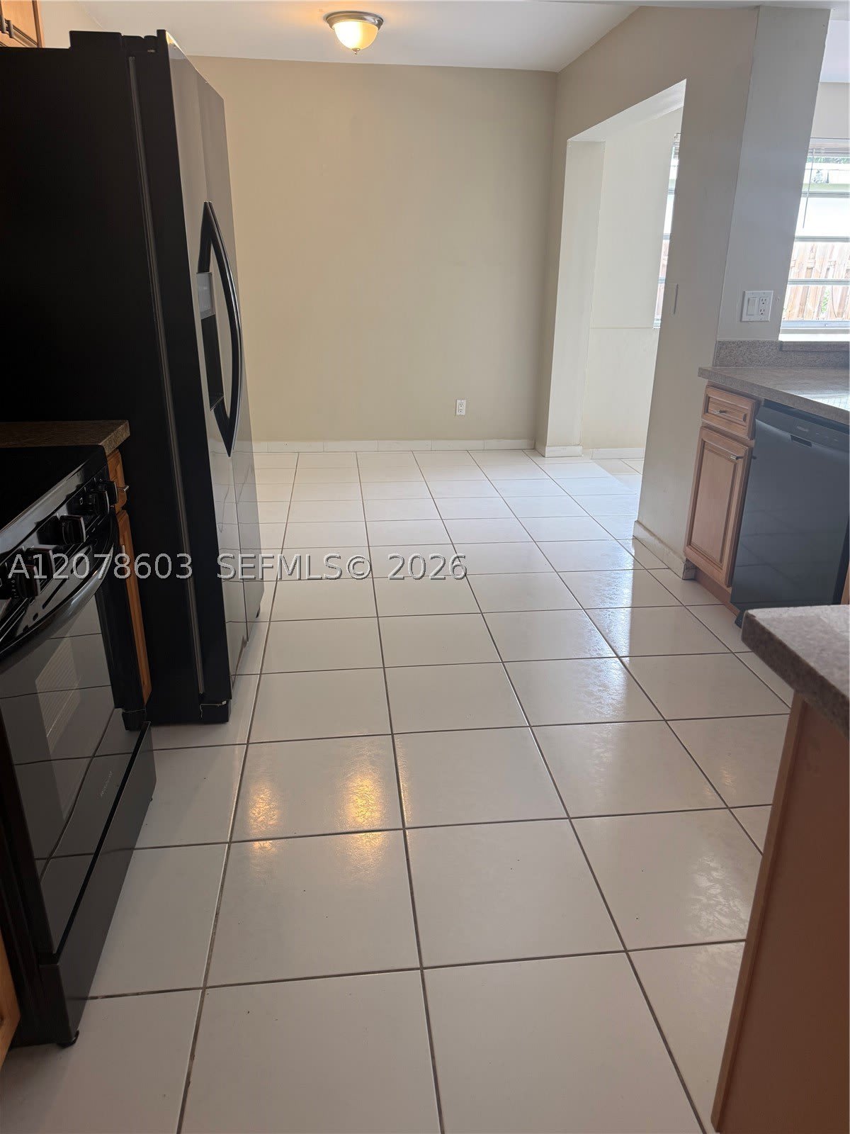 2121 N 52Nd Ave – photo 4