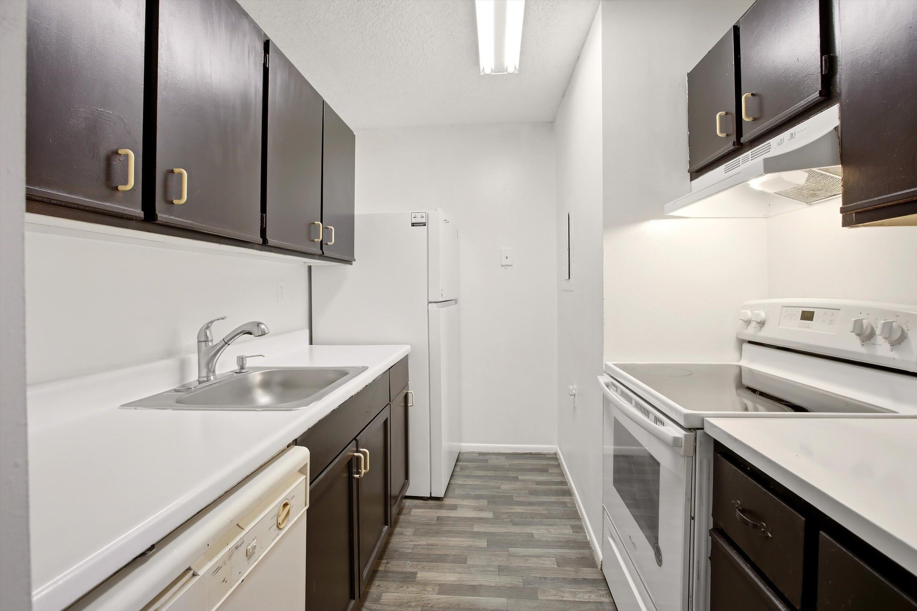 1153 Lake Victoria Drive – photo 2
