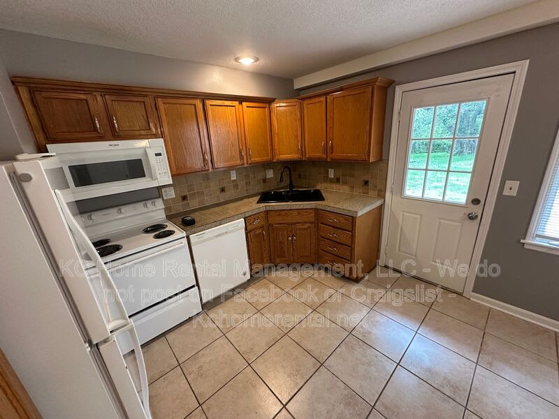 7803 E 107th St – photo 5