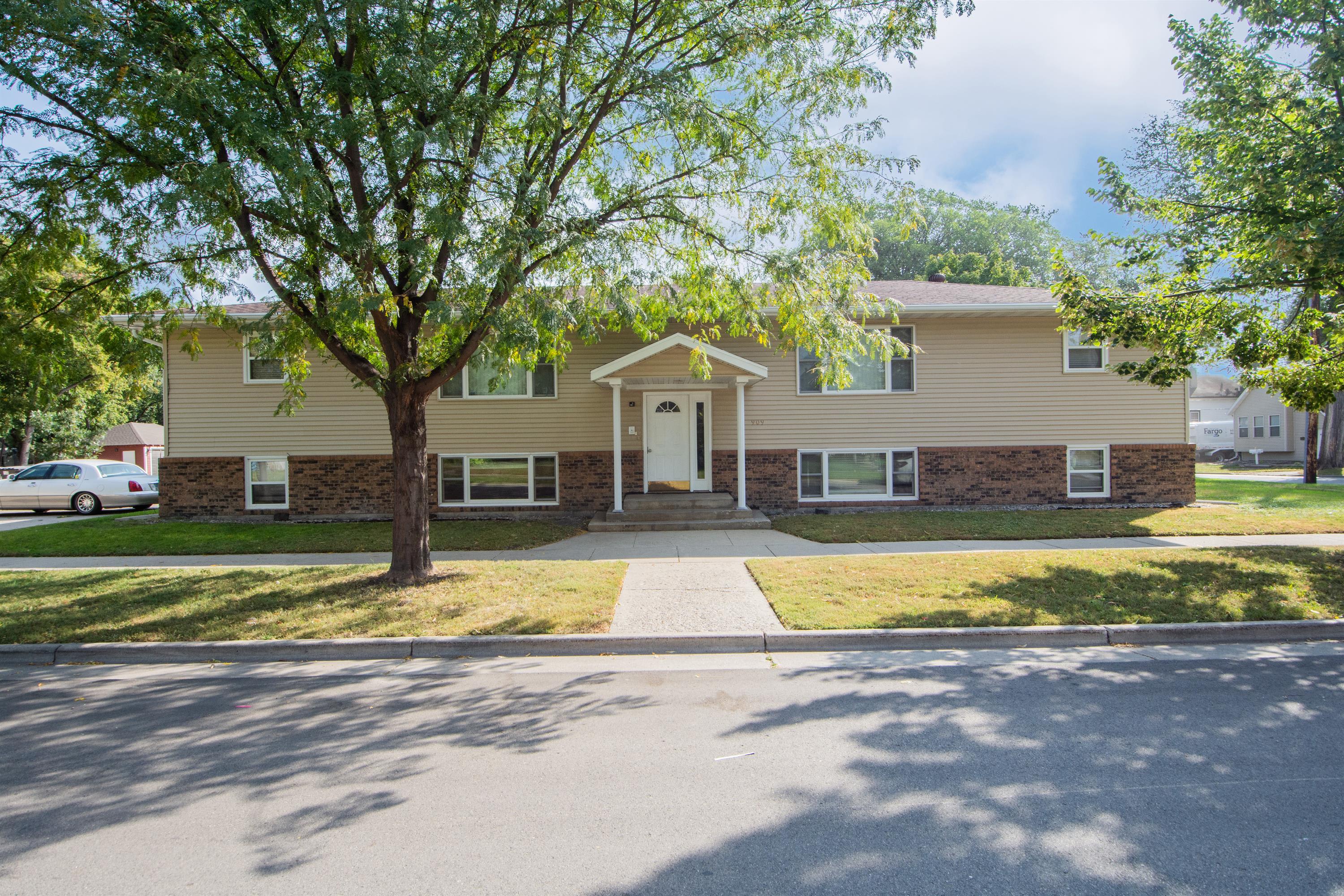 909 12th Street North – photo 1