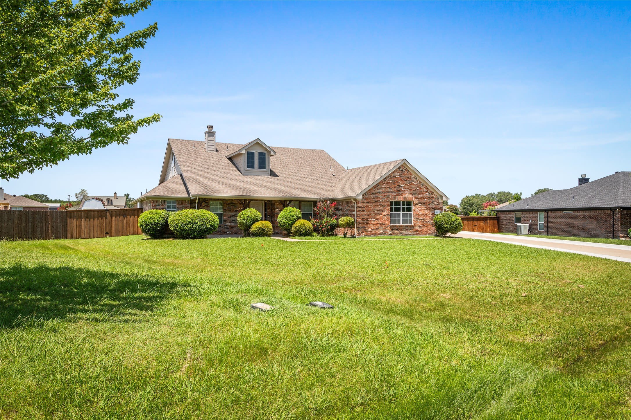 141 Shumard Drive – photo 2