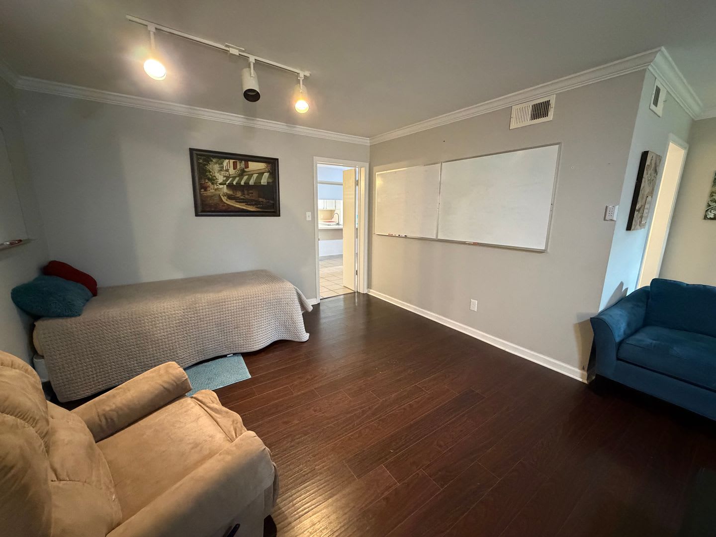 Beautiful 3 Bedroom Townhome – photo 3