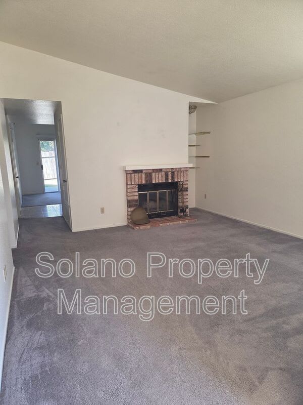 203 Catalpa Ln. – photo 3