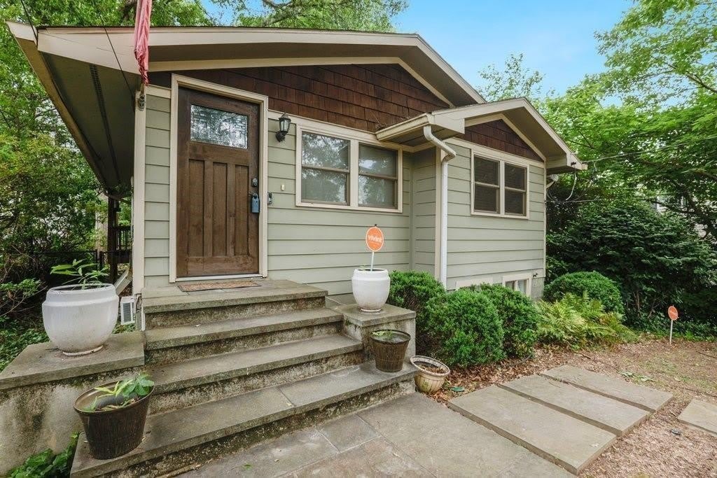 677 Holmes Street NW – photo 2