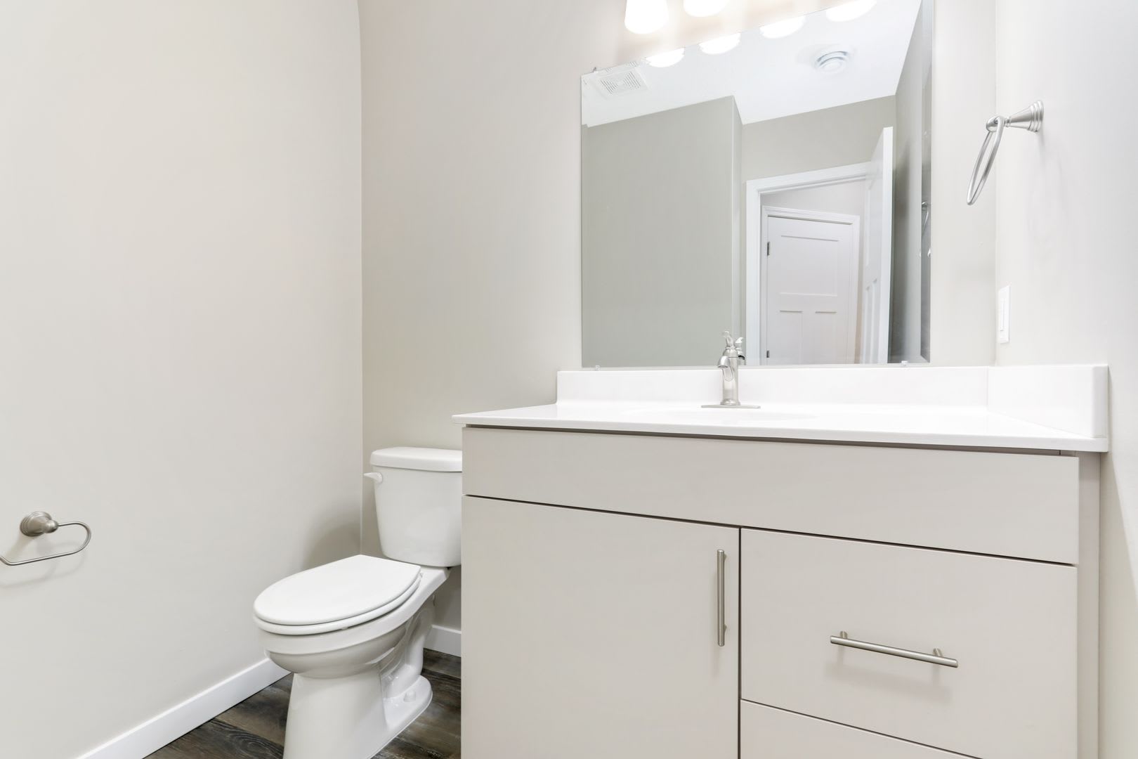 like new, 3bd 3ba townhome available 9.01 – photo 5