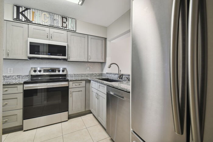 5557 Sea Forest Drive – photo 5