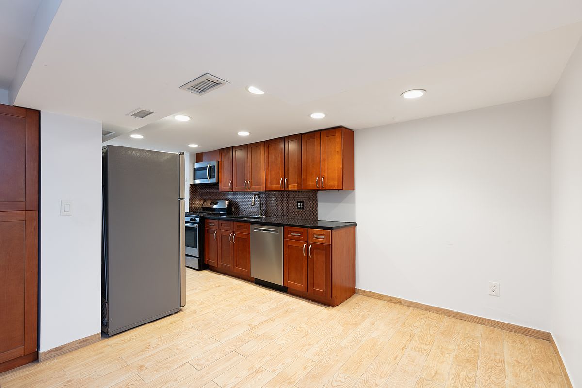 1165 E 54th St – photo 2