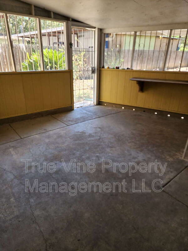 1202 Division Avenue – photo 3