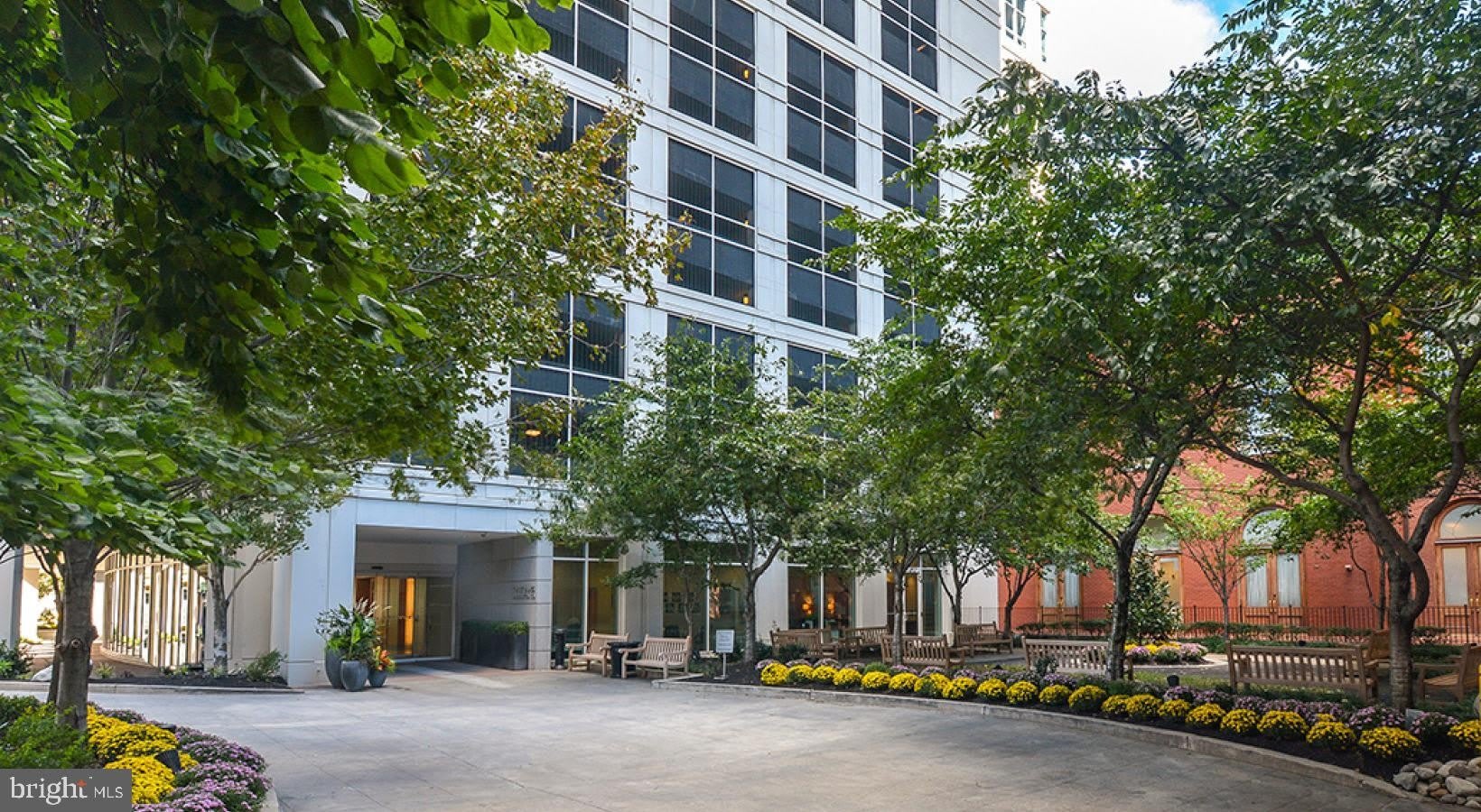 206 W WASHINGTON Square – photo 3