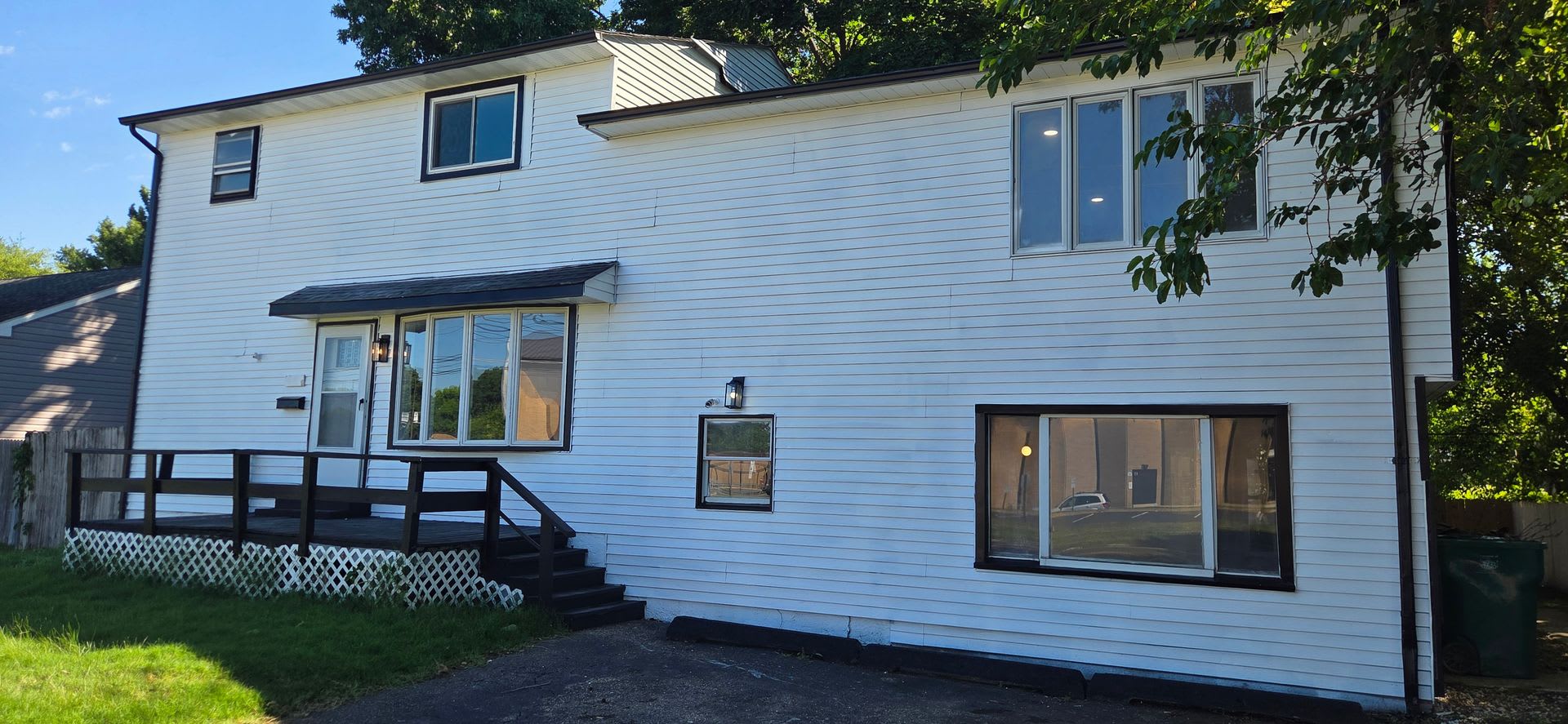 Freshly Updated 6-Bedroom Home with Yard & Driveway – photo 4