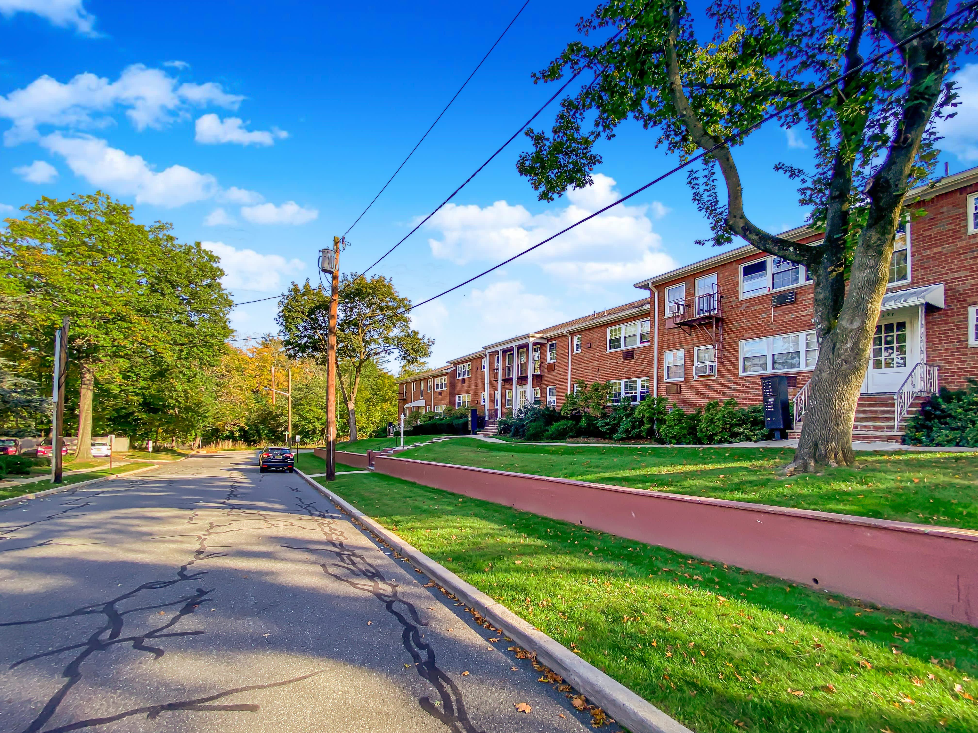 585 Center St – photo 1