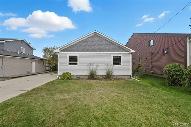 37752 Huron Pointe Drive – photo 1