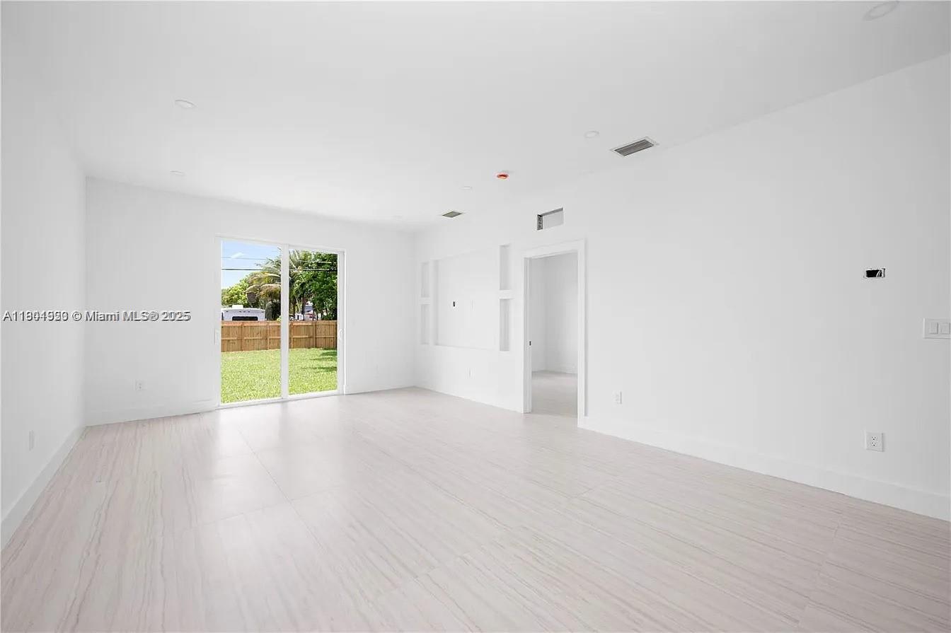 10745 Southwest 217th Avenue – photo 2
