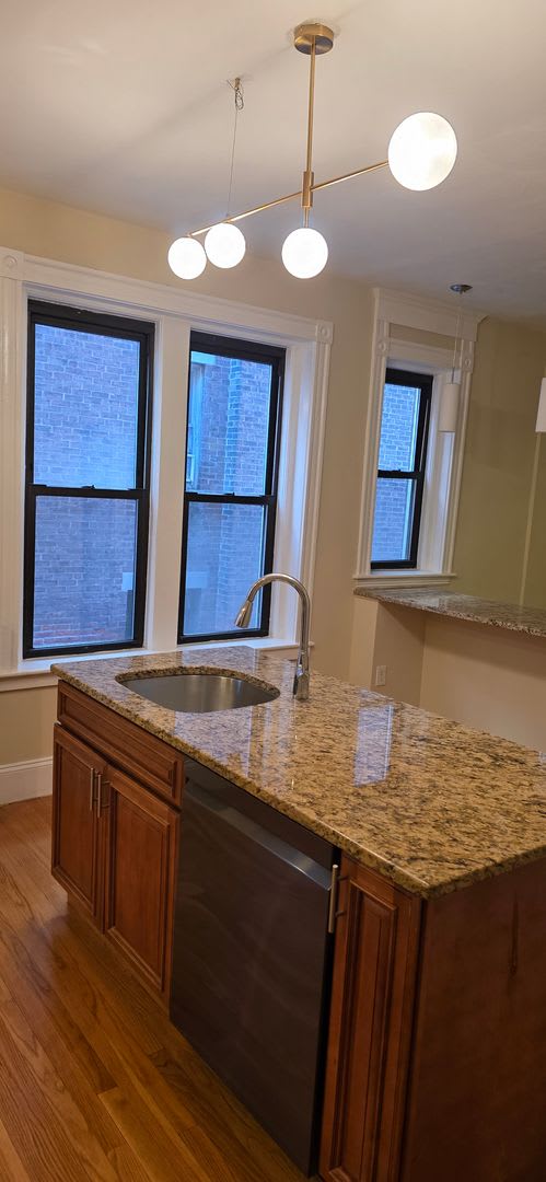 Perfect Apt Modern Sunny Spacious Apt In The Perfect Location Near Bu Campus With Heat And Hot Water Included – photo 2