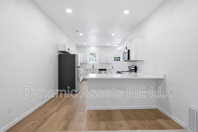 542 E 23rd St – photo 4
