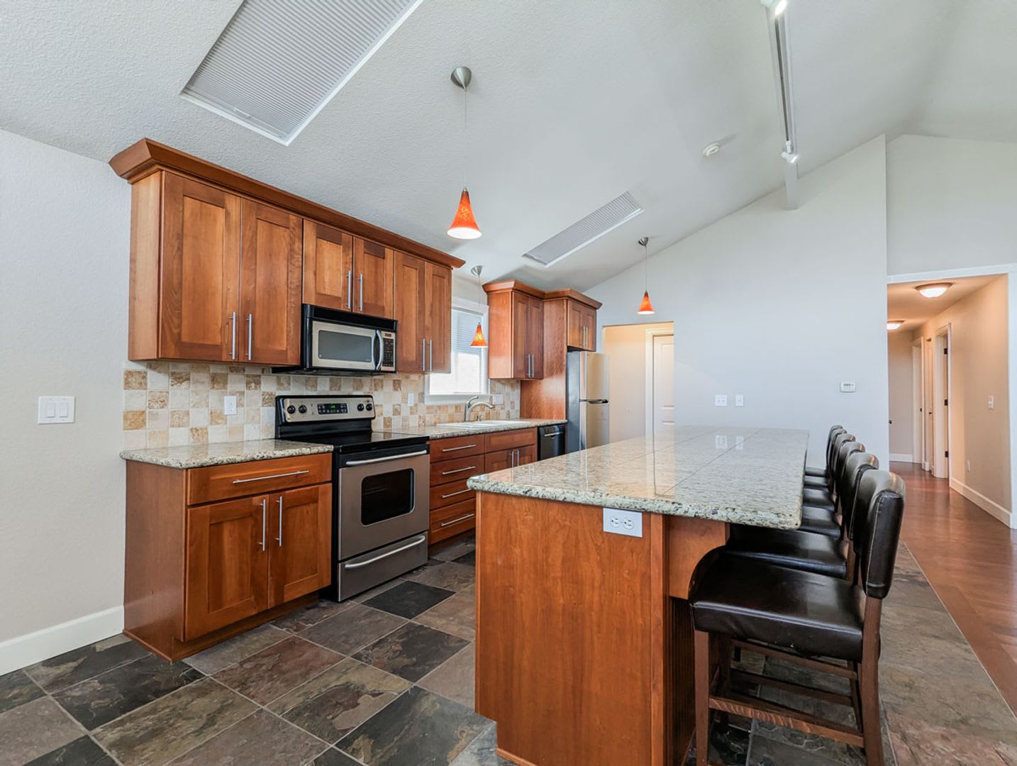 Charming 3 bed, 2 bath Lake Goodwin rambler! – photo 2