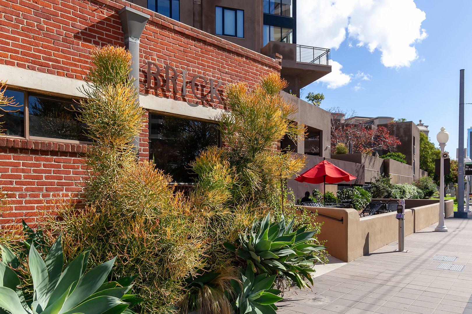 Sophisticated Urban Living in the Heart of San Diego’s Marina District – photo 4