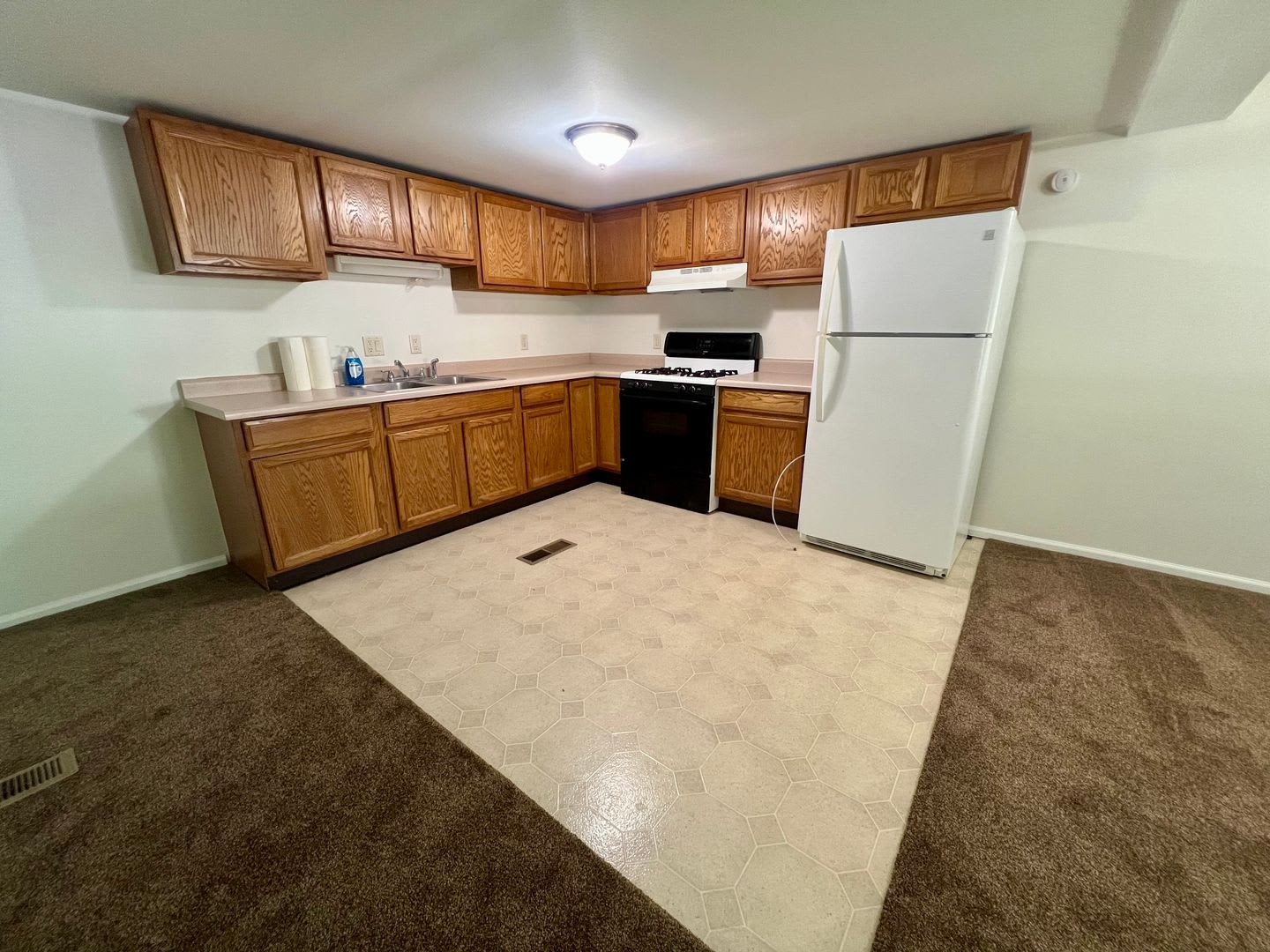 Unfurnished, 1-Year Long-Term Rental – photo 5