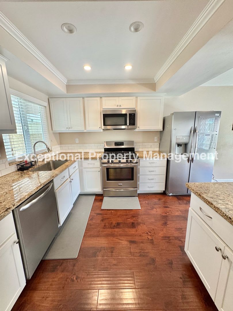 Ready to move in 3 bed 3 bath home – photo 5