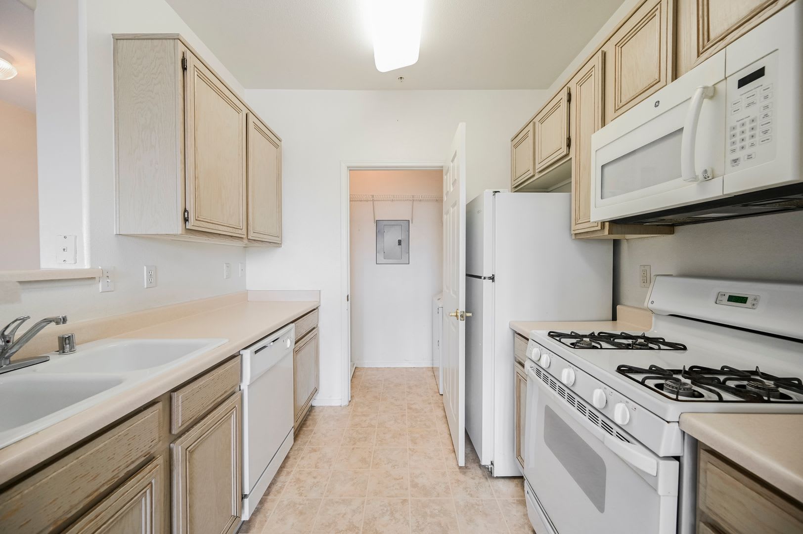 Spectacular Two Bedroom Condo Located In A Gated Community With Sparkling Amenities! – photo 5