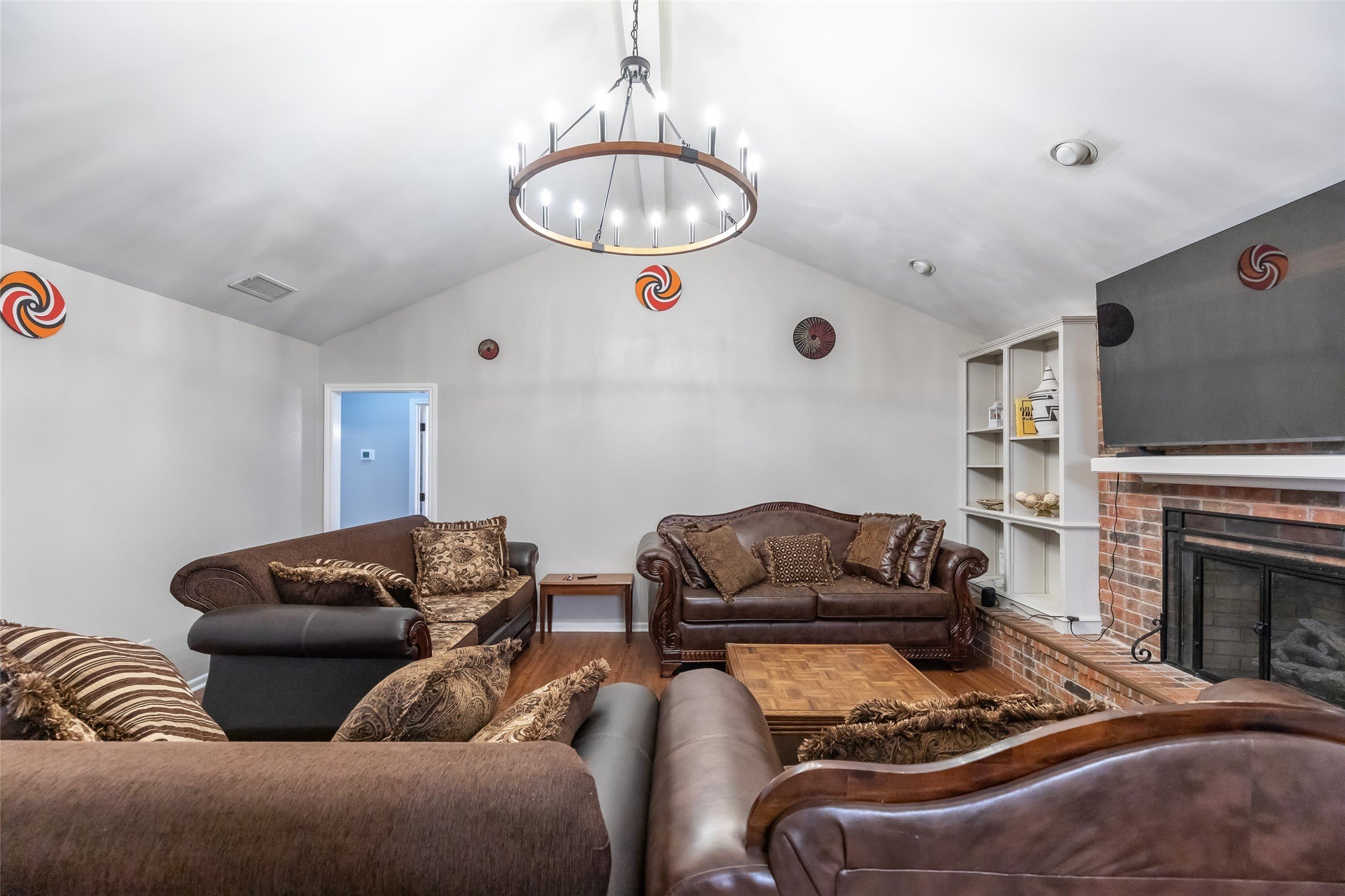857 Chaucer Drive – photo 2