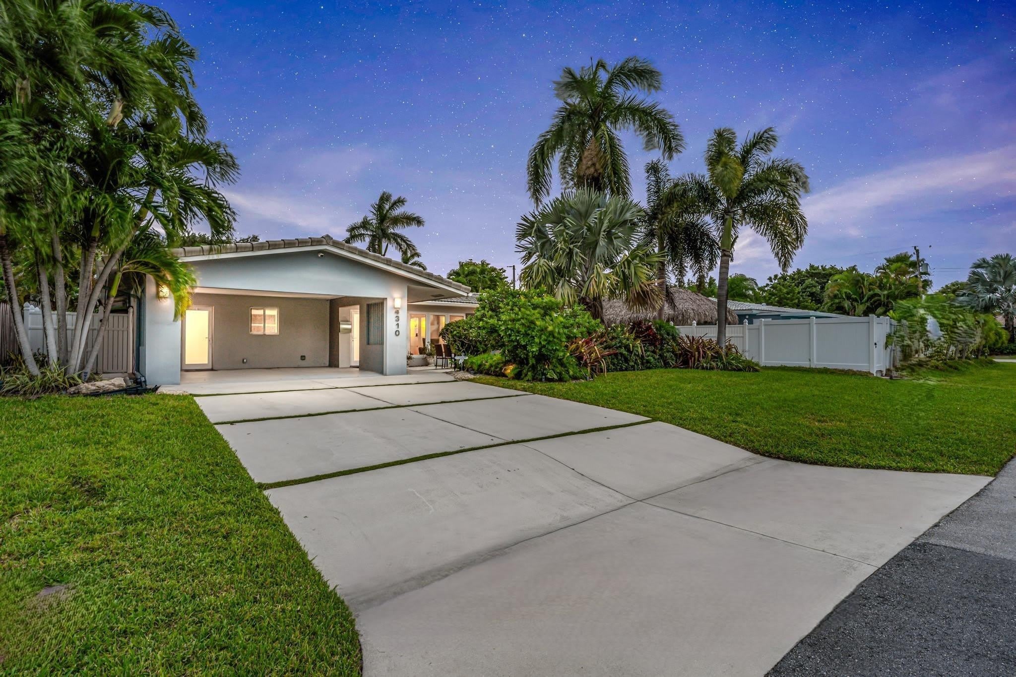 4310 NE 15th Way – photo 2