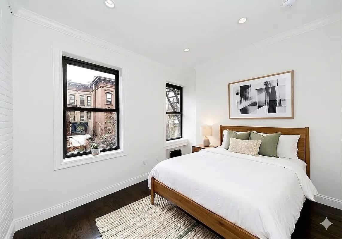 338 East 55th Street – photo 1