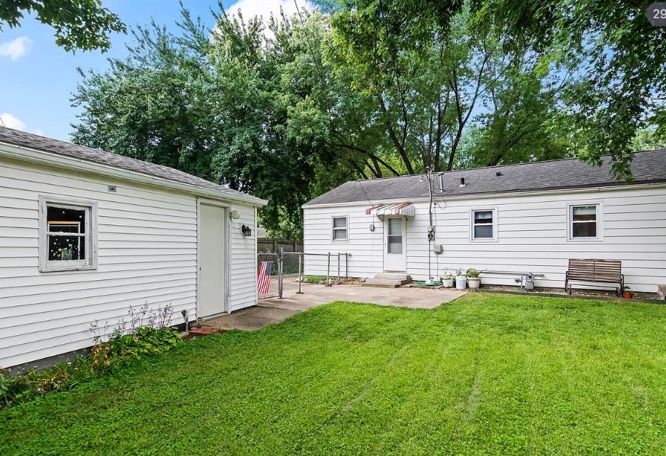 9 Claire Drive – photo 2