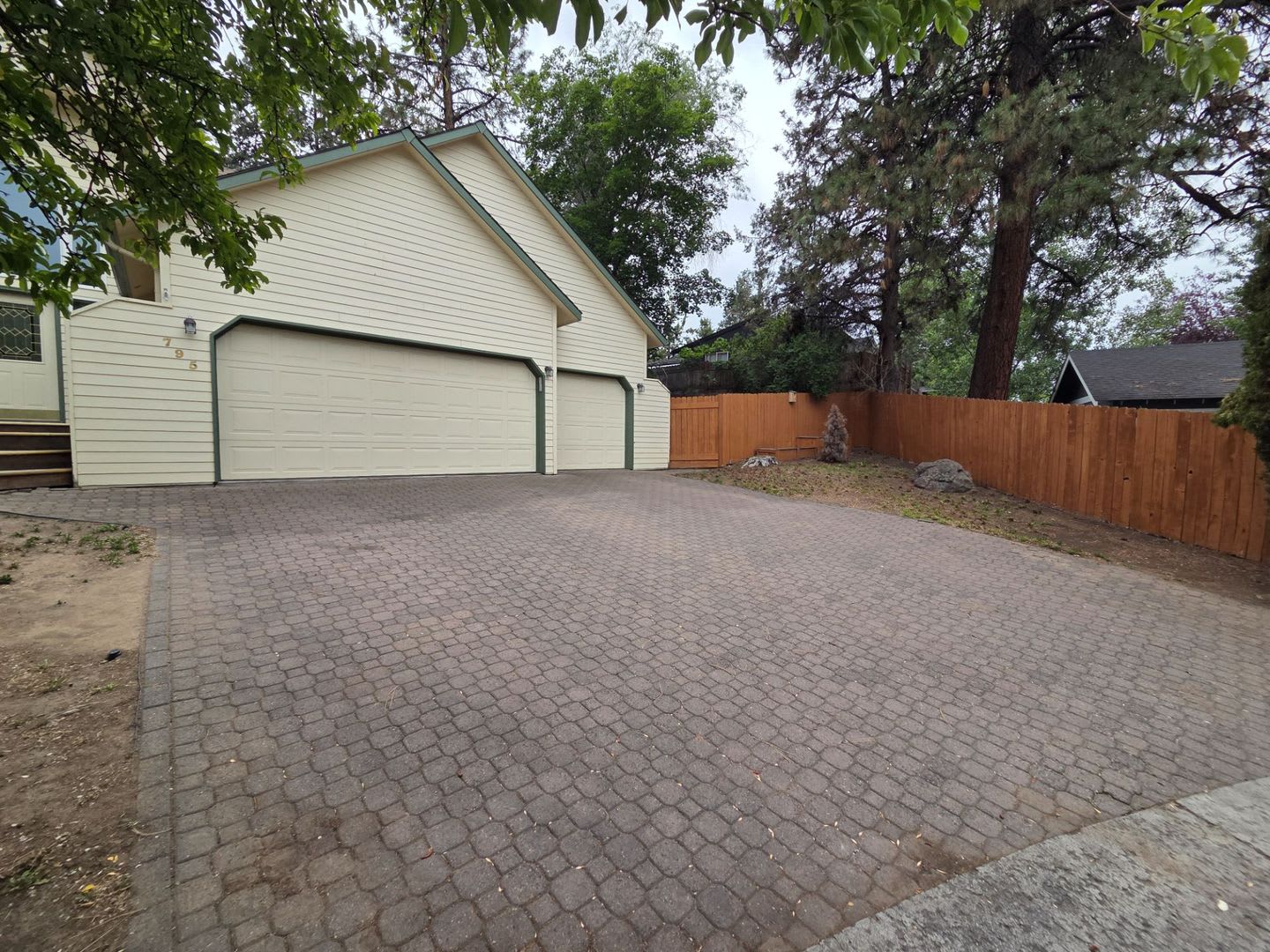 Spacious 4 Bed/2.5 Bath Home on Cul-De-Sac – photo 1