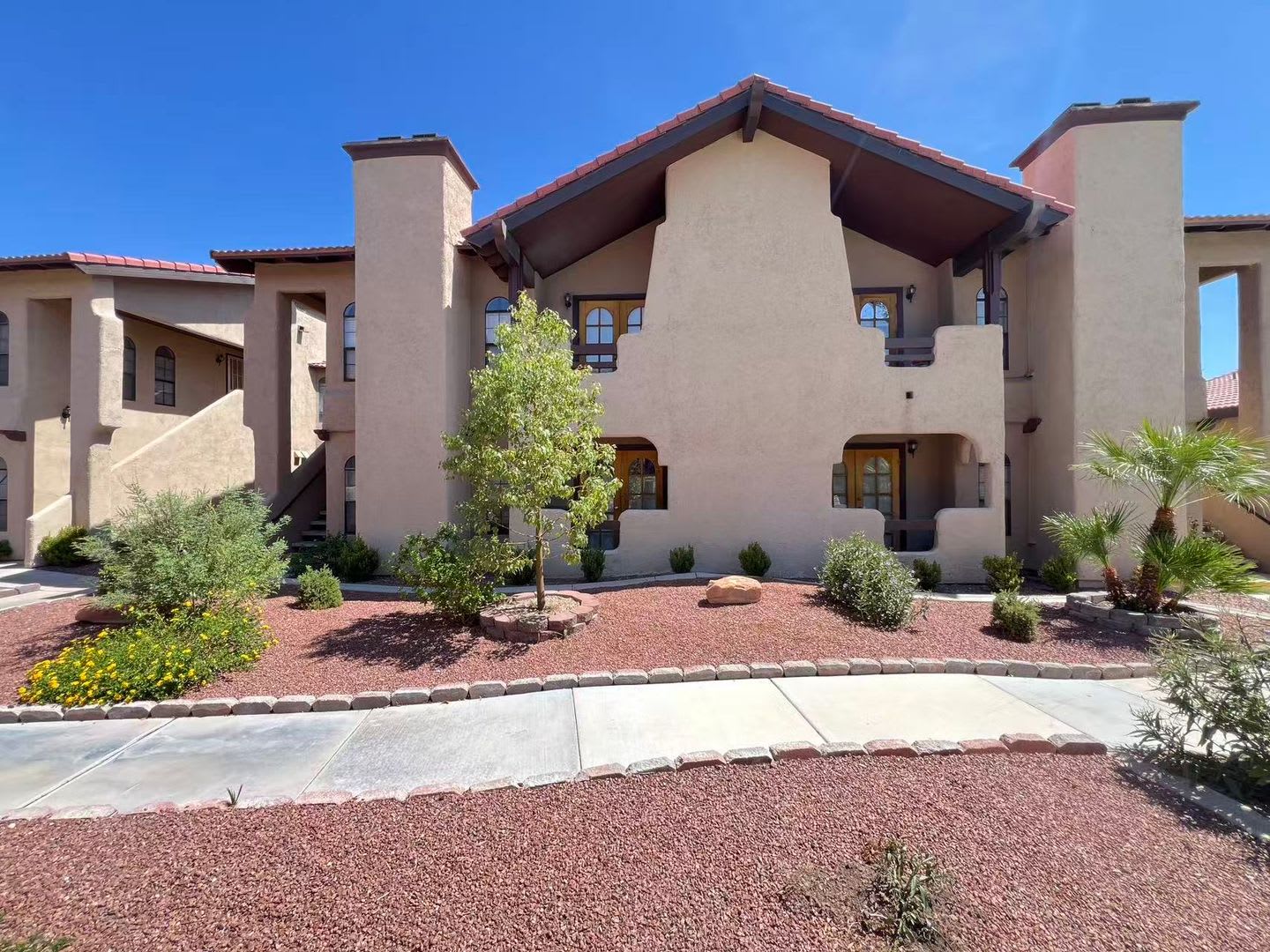 Cozy condo with 2 bedrooms and 2 bathroom – photo 1