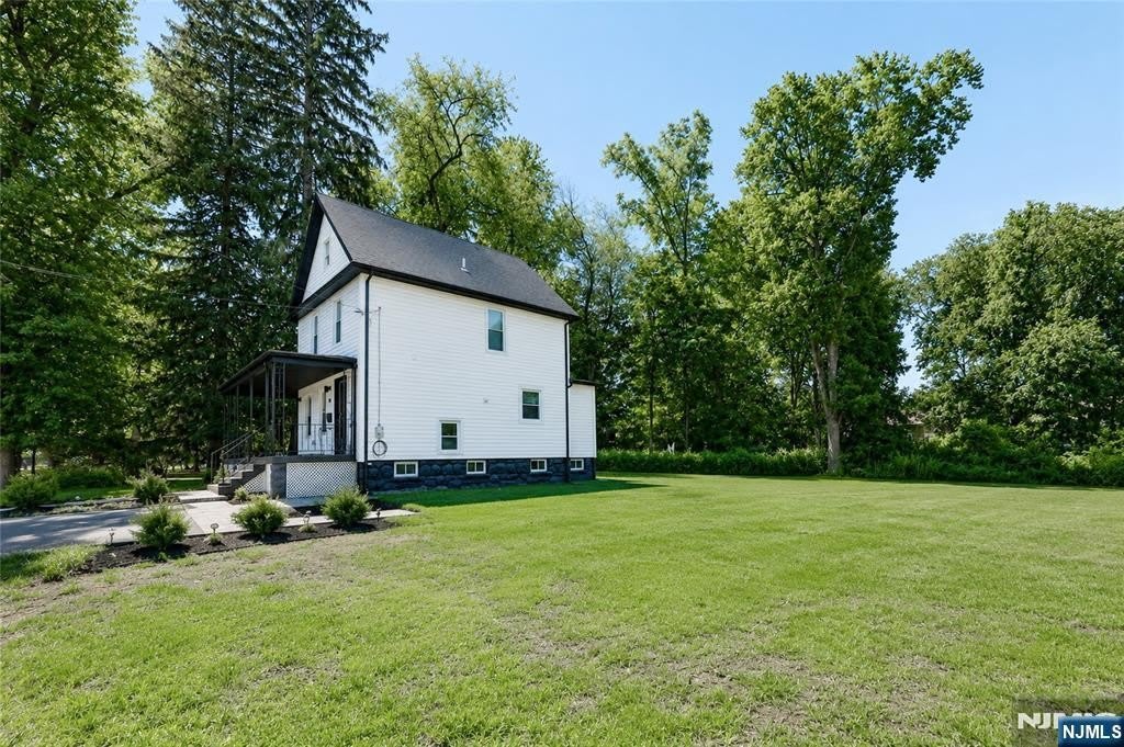40 Grant Avenue – photo 4