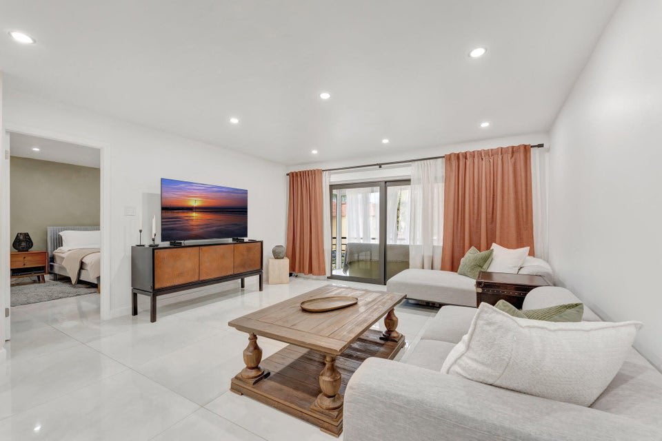 138 South Cypress Road – photo 1