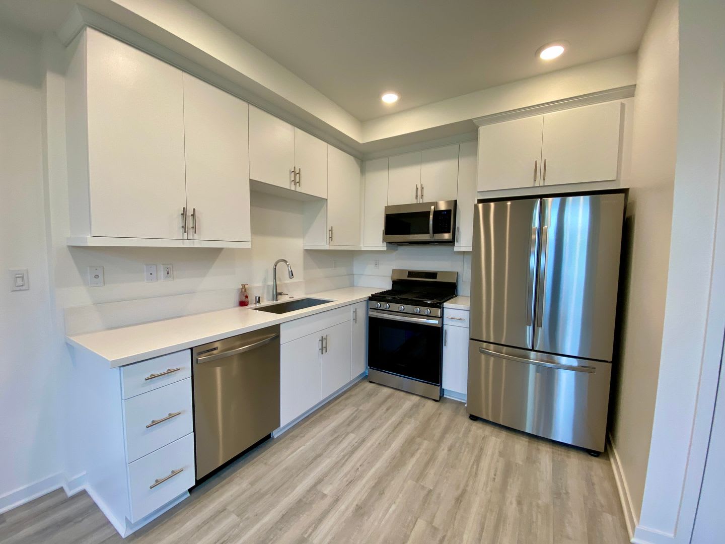 Modern 2 Story 1-Bedroom, 1.5-Bath Townhouse in Covina – photo 5