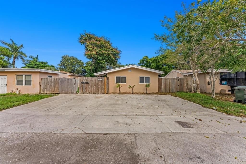 1340 Ne 1St Avenue – photo 4