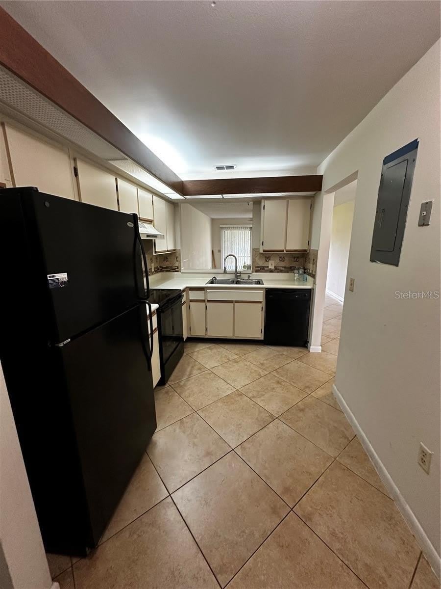 3100 S SEMORAN Boulevard – photo 4