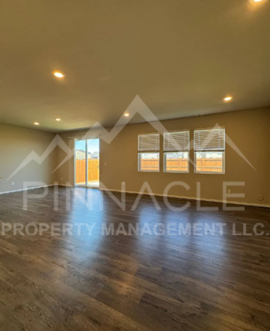 Stylish 4 bed/2.5 bath house – photo 5