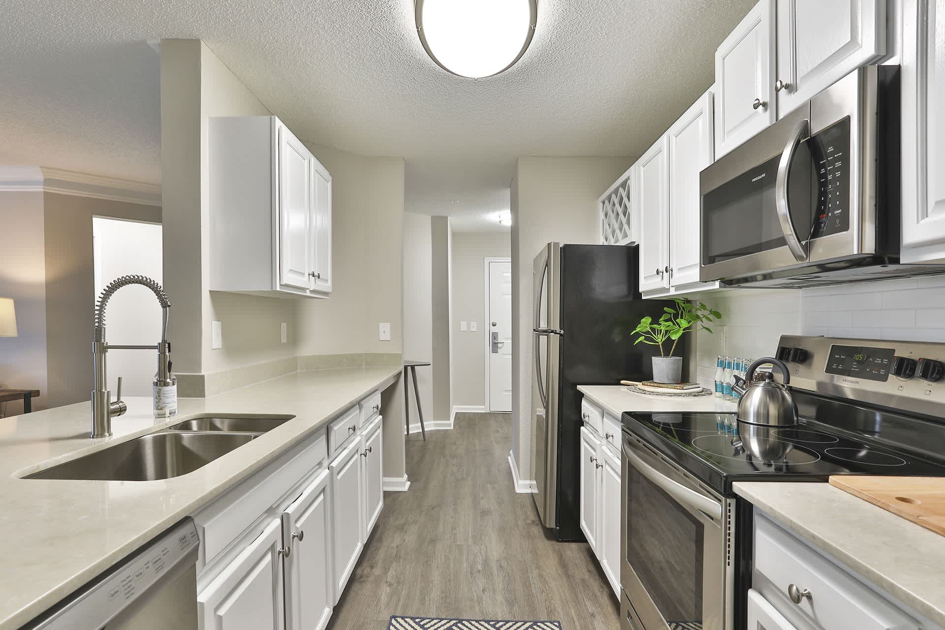 Crestmont at Thornblade Apartments – photo 1