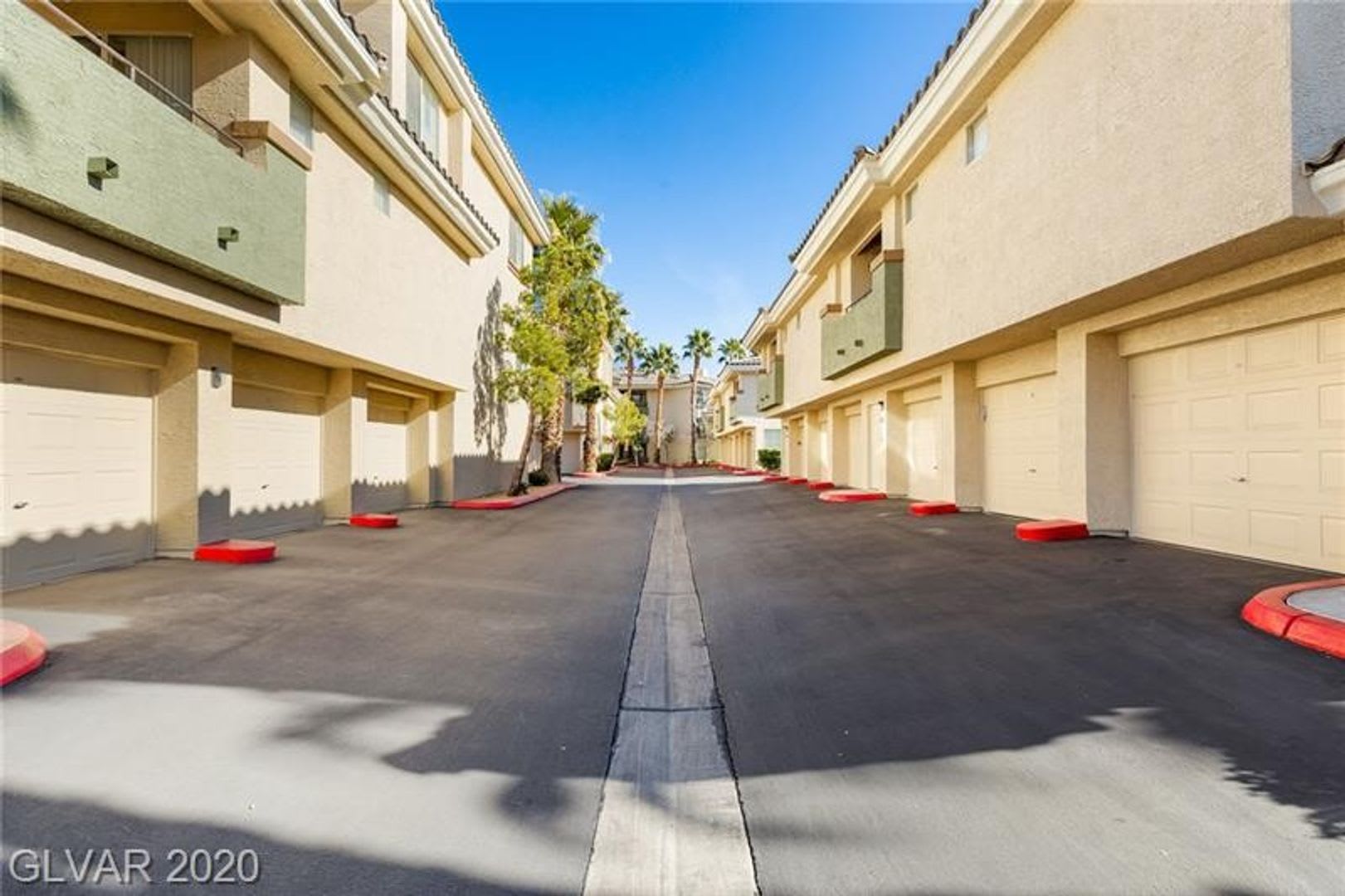 Spacious 3-Bedroom Condo in Guard-Gated Community with Garage – photo 5