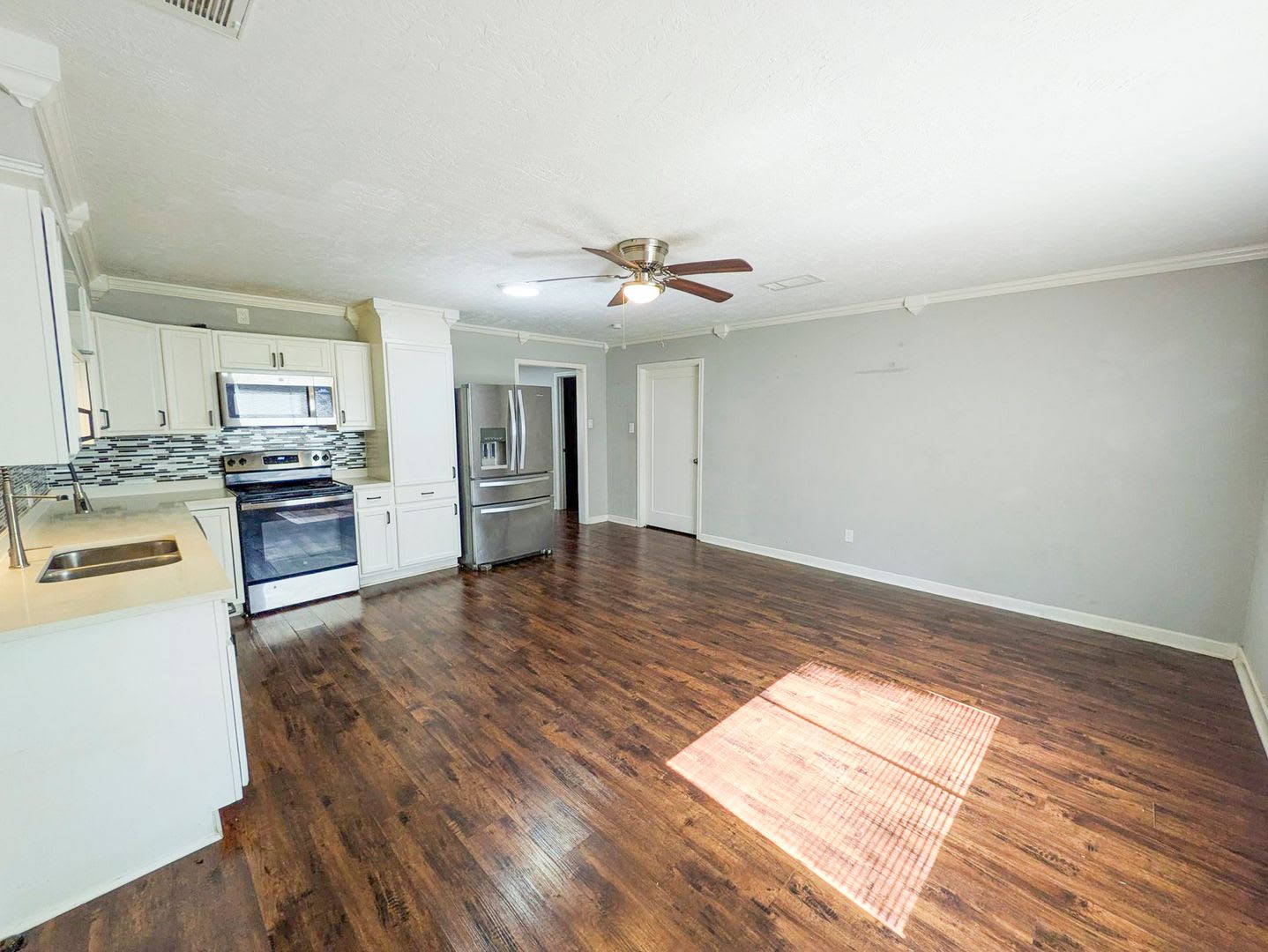 460 Belvedere Dr., Beaumont, TX 77706 *Move in Special 1/2 off the first month* – photo 5
