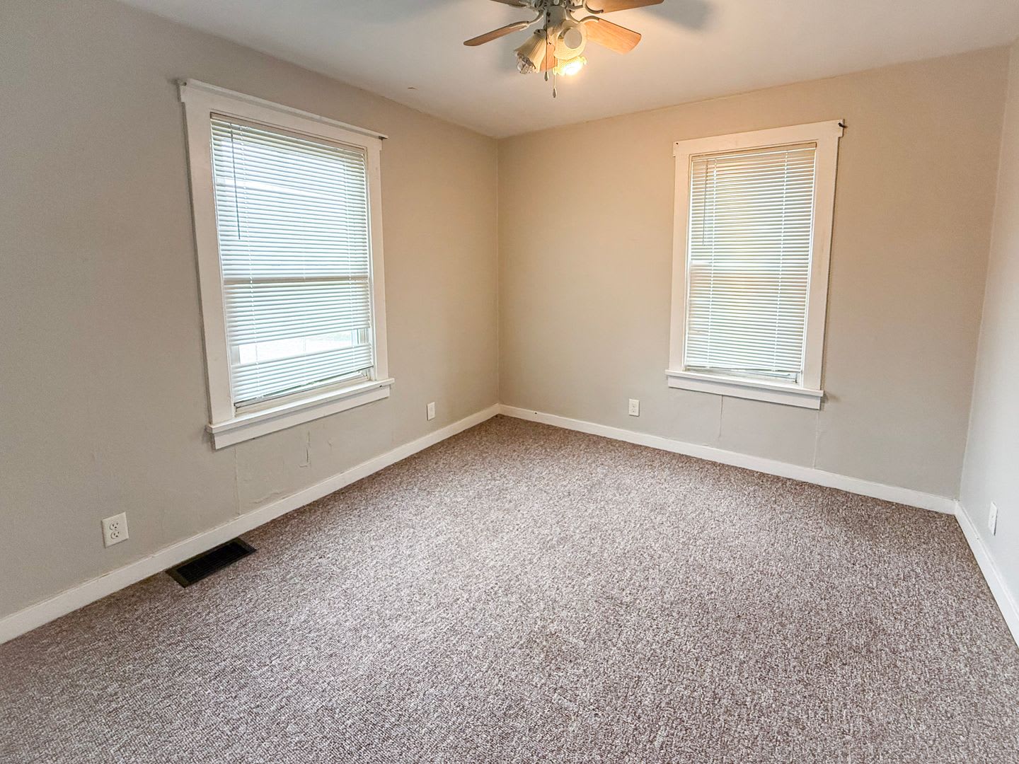 2 Bed 1 Bath Single Family Home – photo 4
