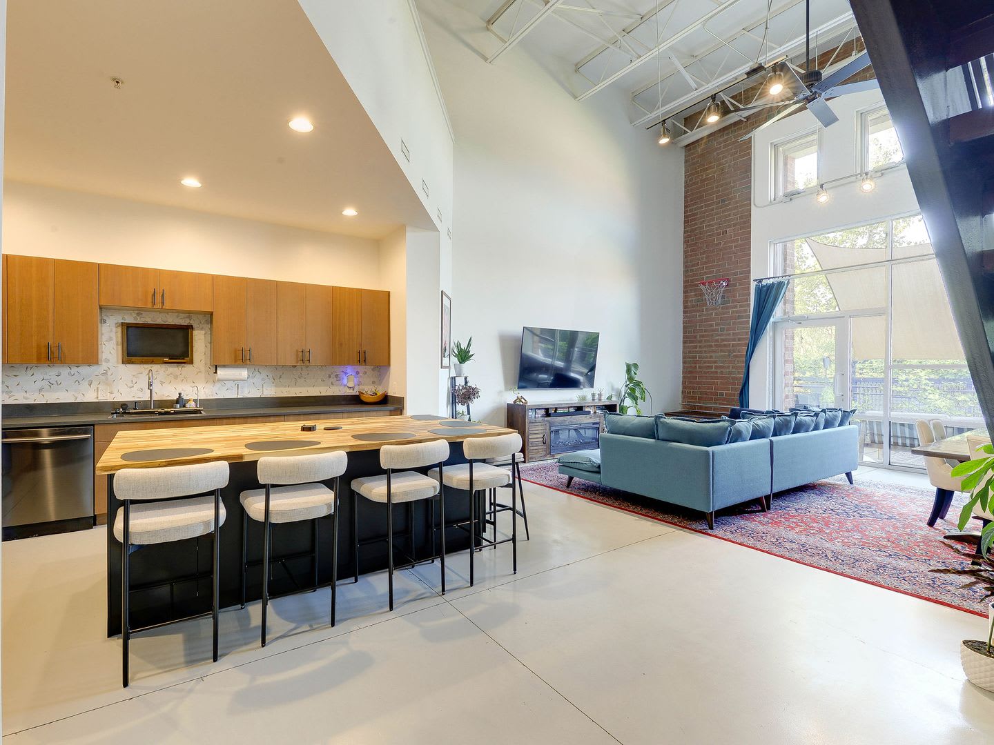You Have To See It To Believe It This Stunningly Updated Uptown Loft Is Ready For You – photo 2