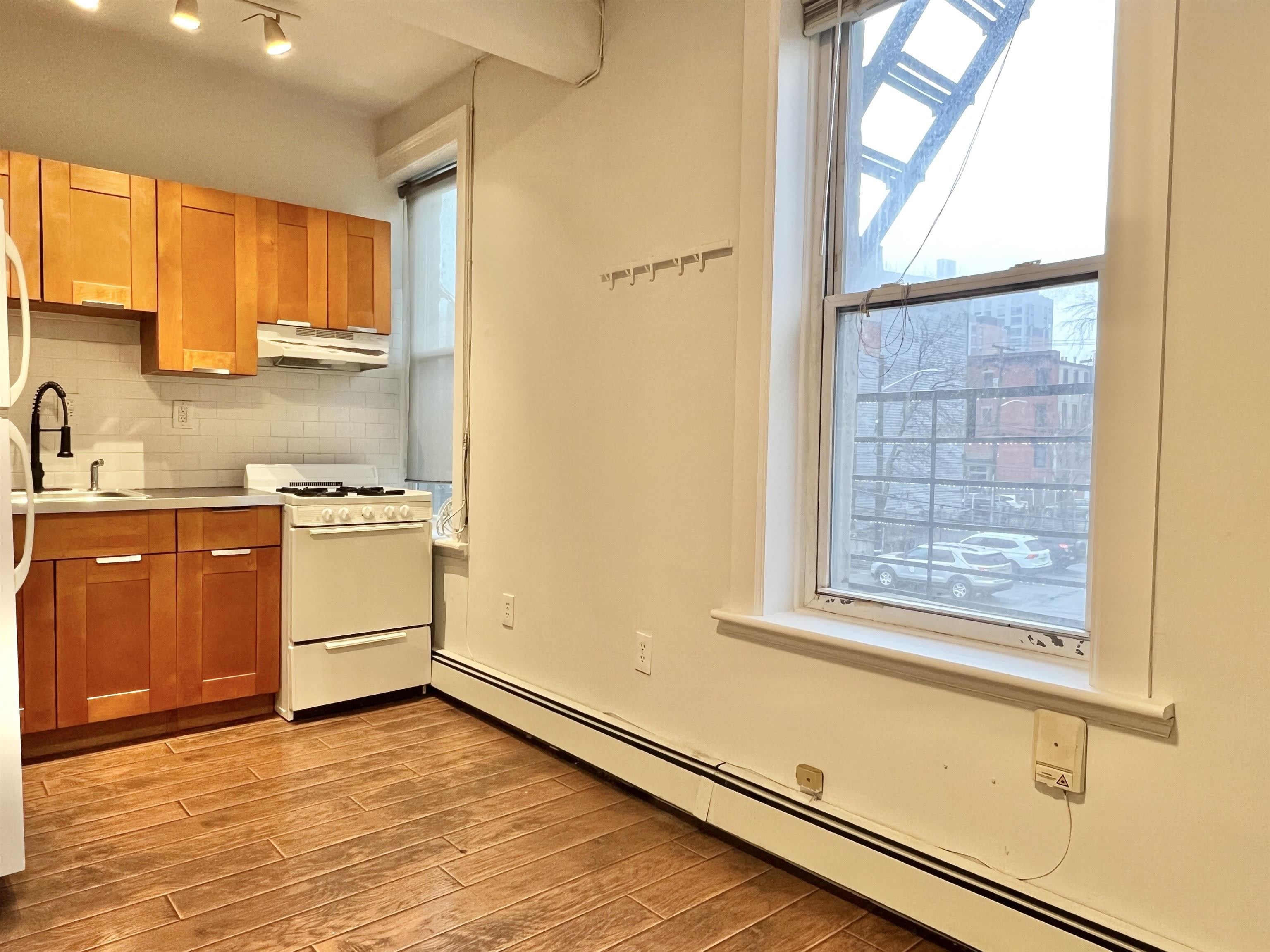 183 MONTGOMERY ST – photo 4