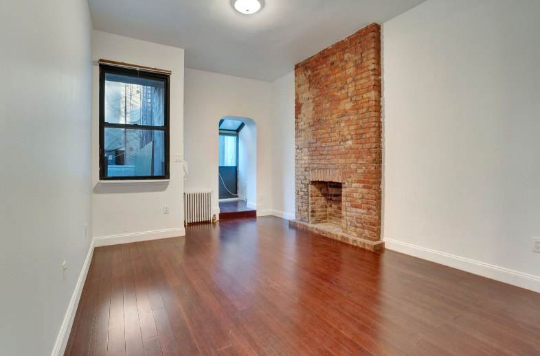 271 W 22nd St – photo 1