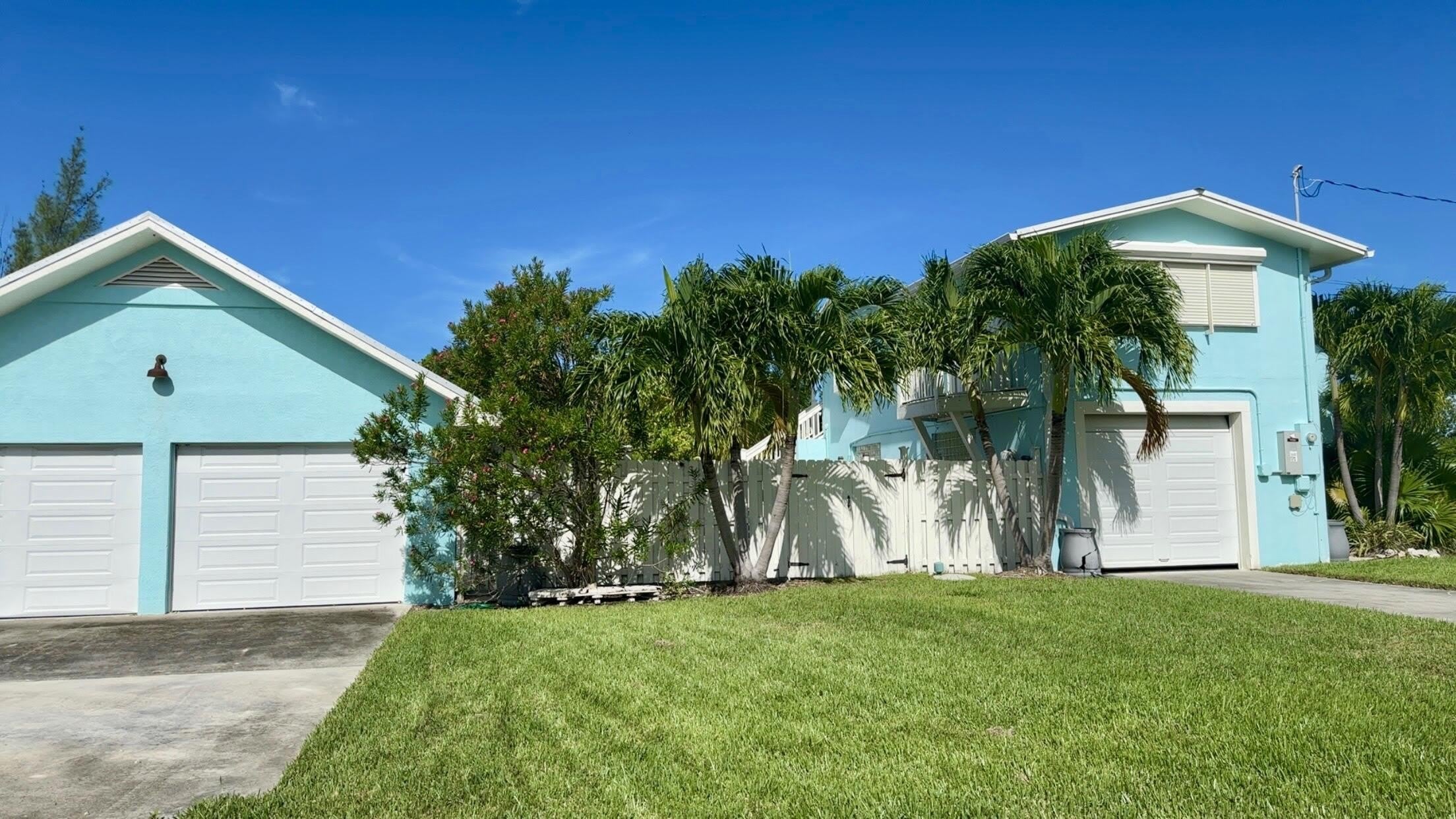 1129 Gordon Drive – photo 3