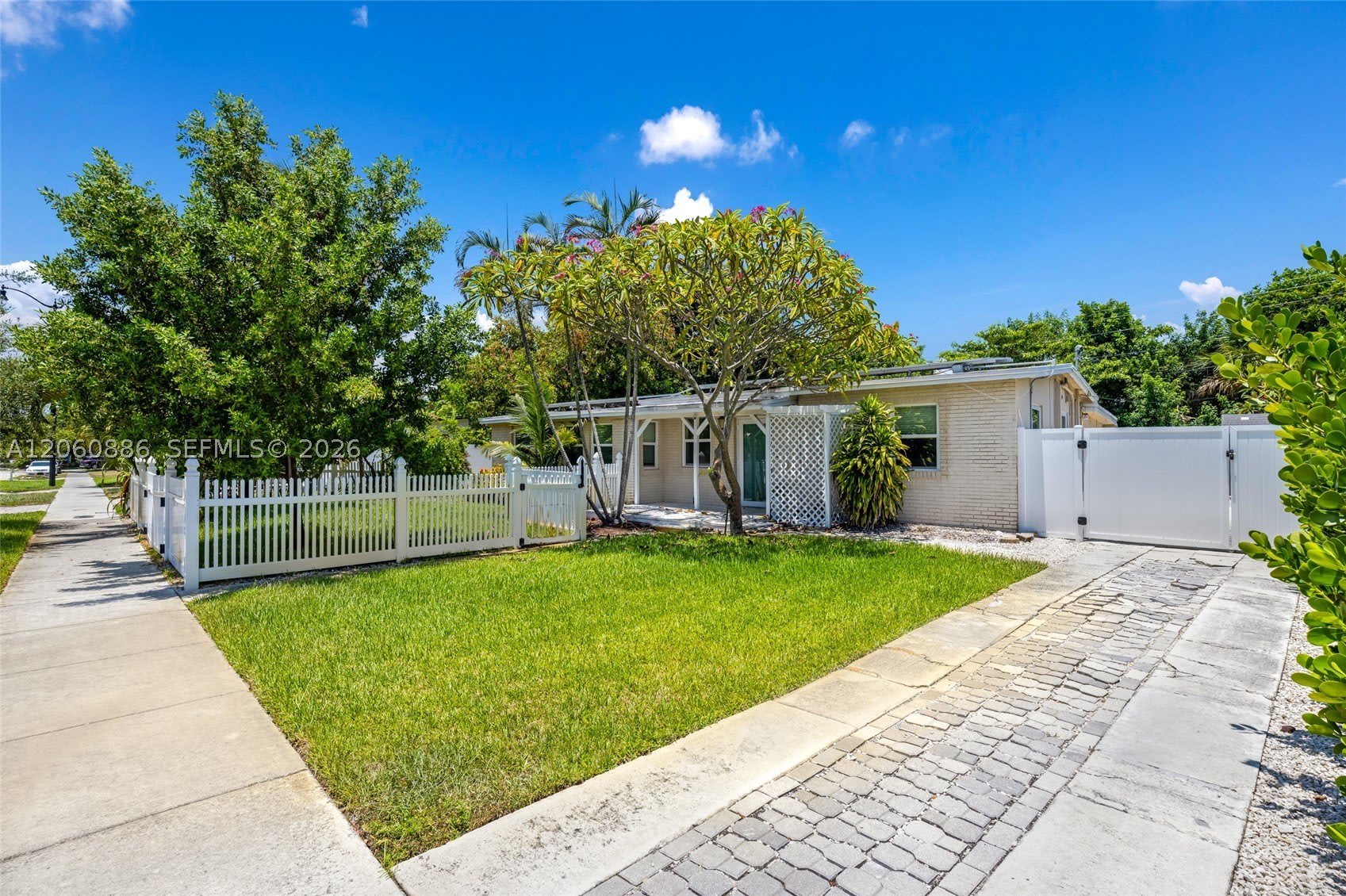 1837 NE 48th Ct – photo 3